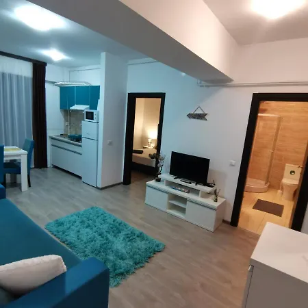 Thea Summerland Mamaia