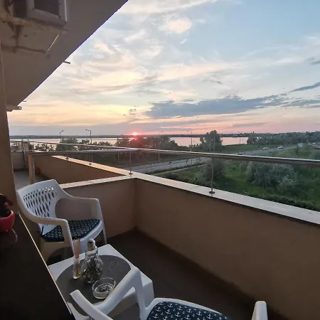 Thea Summerland * Mamaia